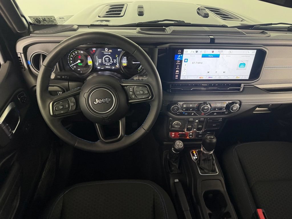 Used 2025 Jeep Wrangler Unlimited Rubicon 4xe w/ Convenience Group AWD/4WD image 13