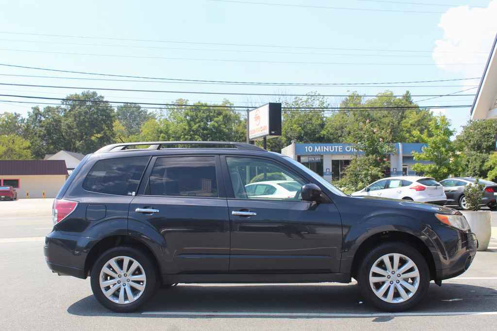 Used 2013 Subaru Forester 2.5X Premium w/ All-Weather Pkg AWD/4WD image 4
