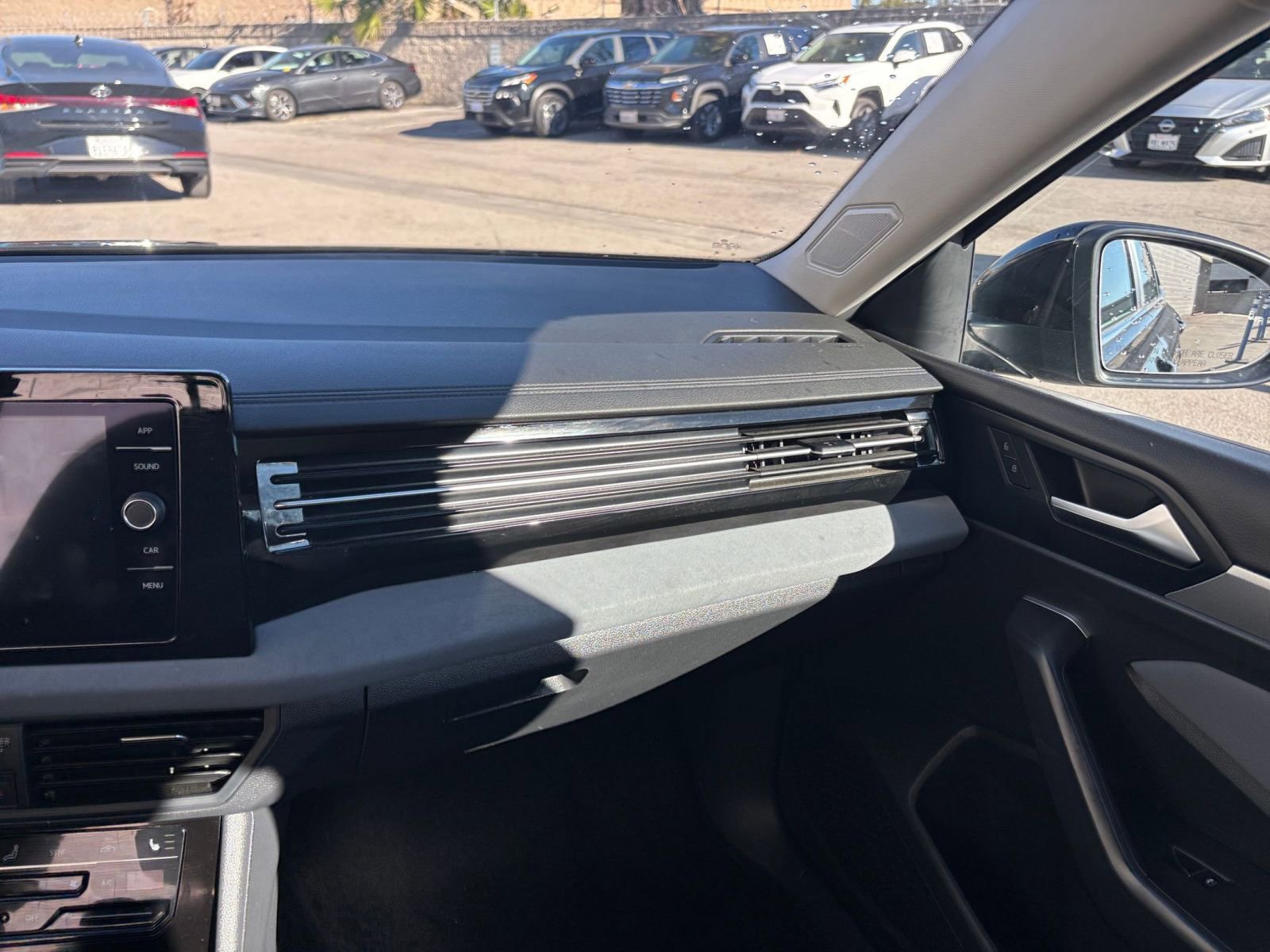 Used 2025 Volkswagen Jetta SE image 36