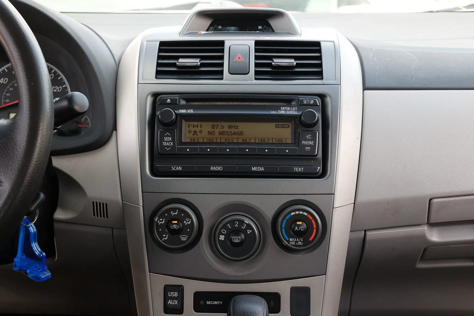 Used 2012 Toyota Corolla LE FWD image 30