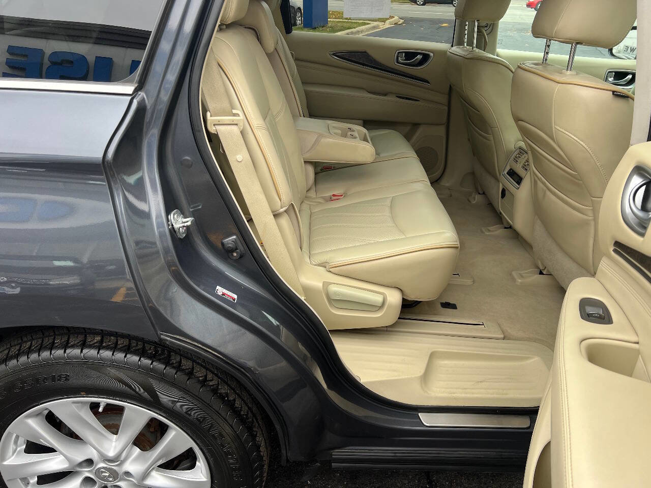 Used 2013 INFINITI JX35 Base AWD 4dr SUV w/ Cargo Pkg image 25