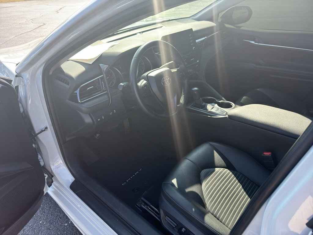 Used 2023 Toyota Camry SE image 9