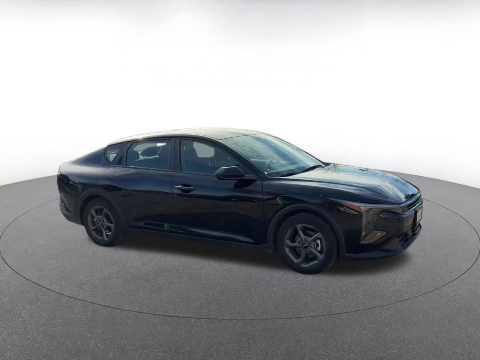 Used 2025 Kia K4 LXS image 2