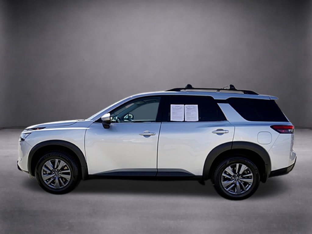 Used 2024 Nissan Pathfinder SV FWD image 9