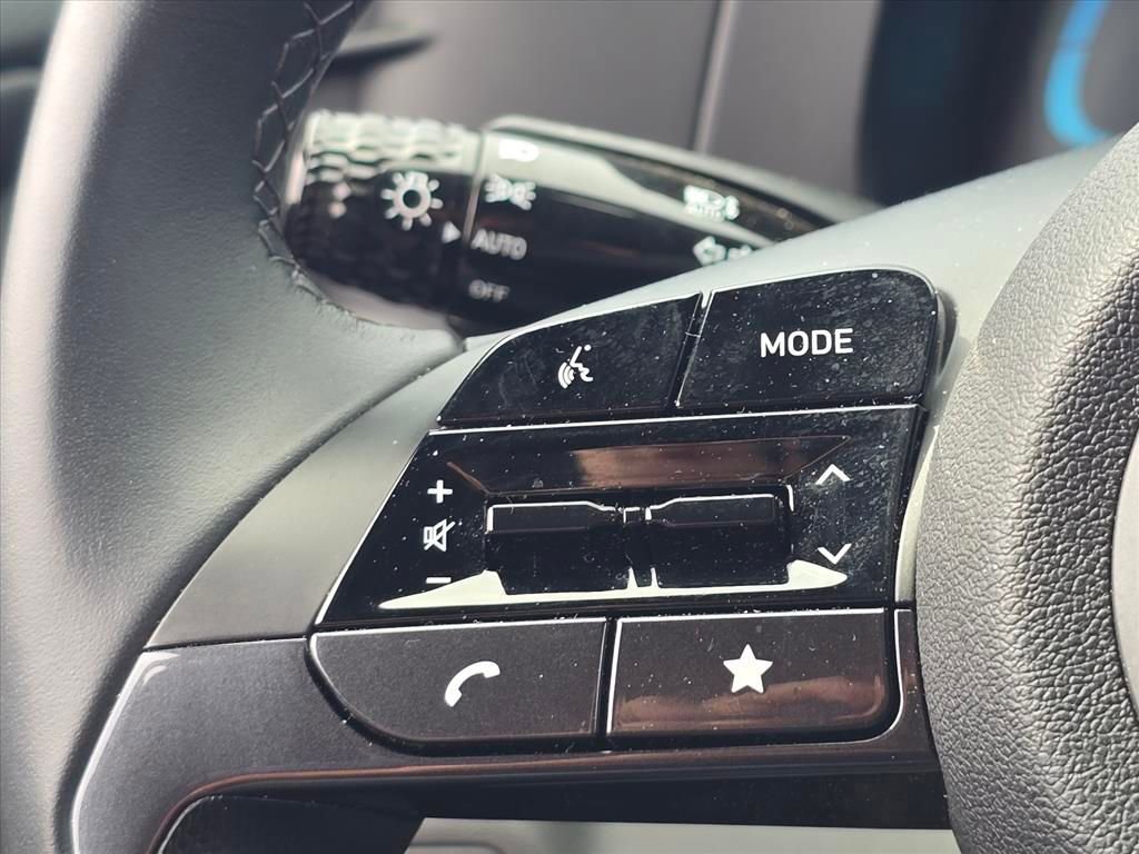 Used 2025 Hyundai Elantra Sport image 18