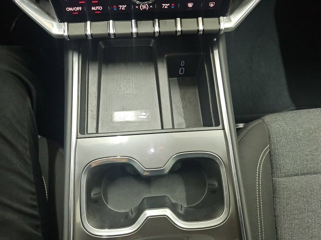 Used 2025 GMC Acadia Elevation image 15