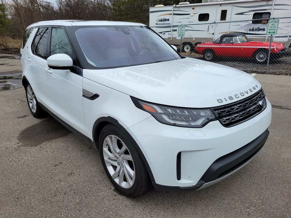 Used 2017 Land Rover Discovery HSE AWD/4WD image 3