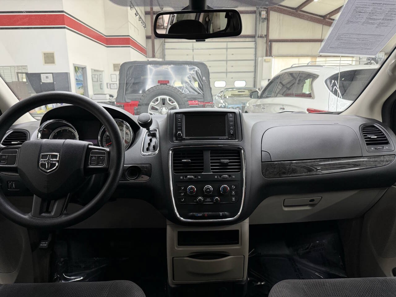 Used 2018 Dodge Grand Caravan SE FWD image 18