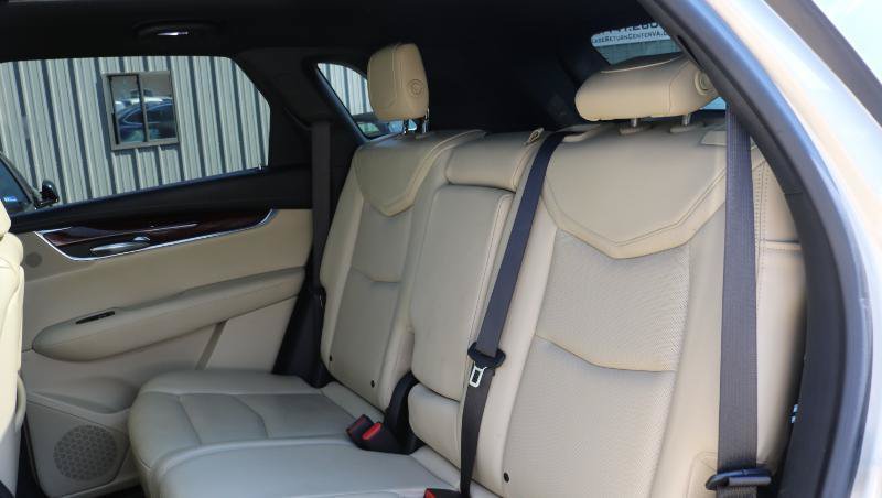 Used 2017 Cadillac XT5 Luxury w/ Driver Awareness Package FWD image 18