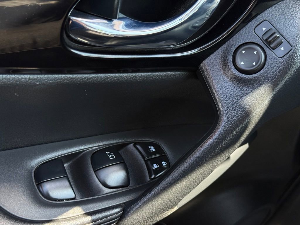 Used 2021 Nissan Rogue Sport SV FWD image 20