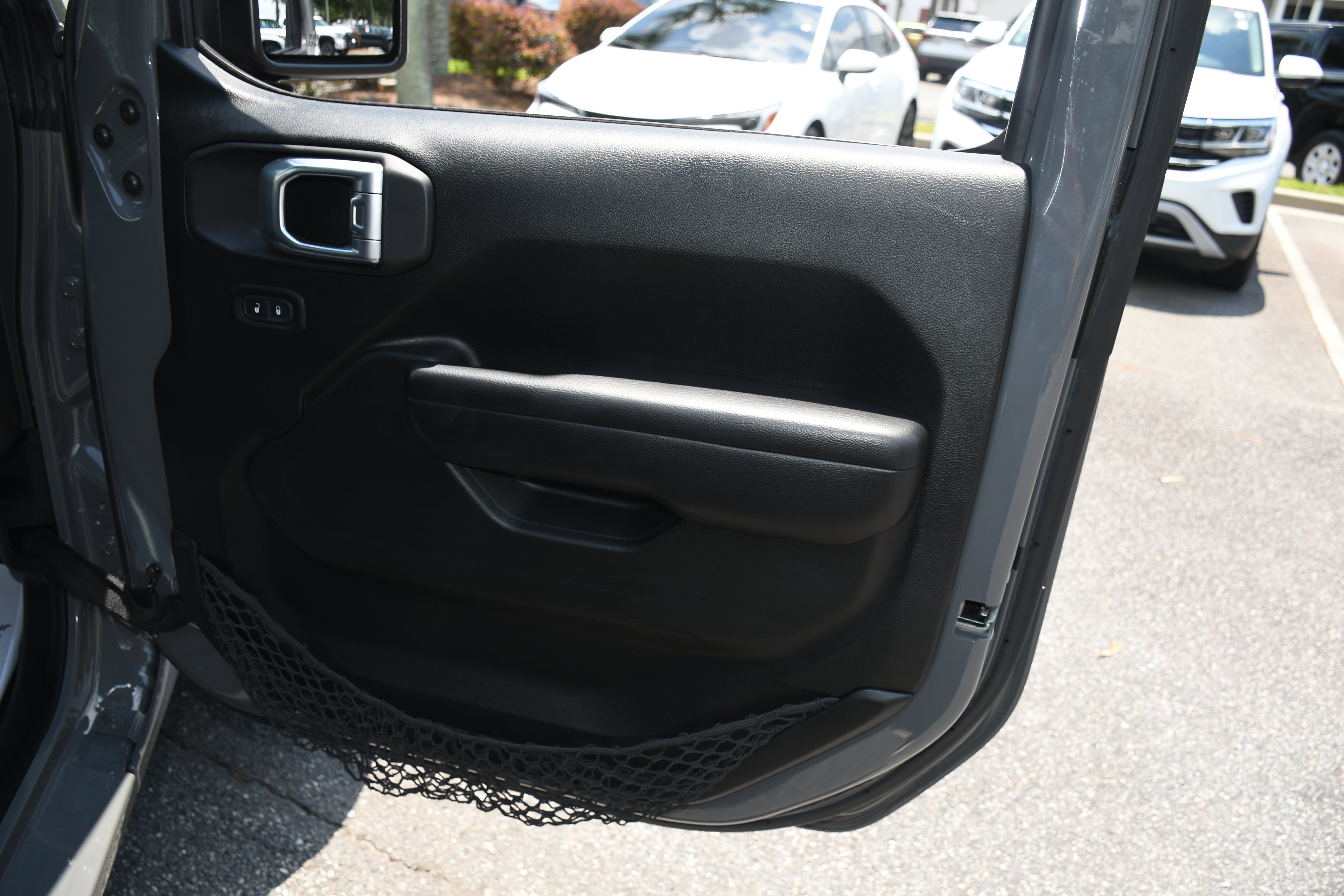 Used 2020 Jeep Wrangler Sport AWD/4WD image 17