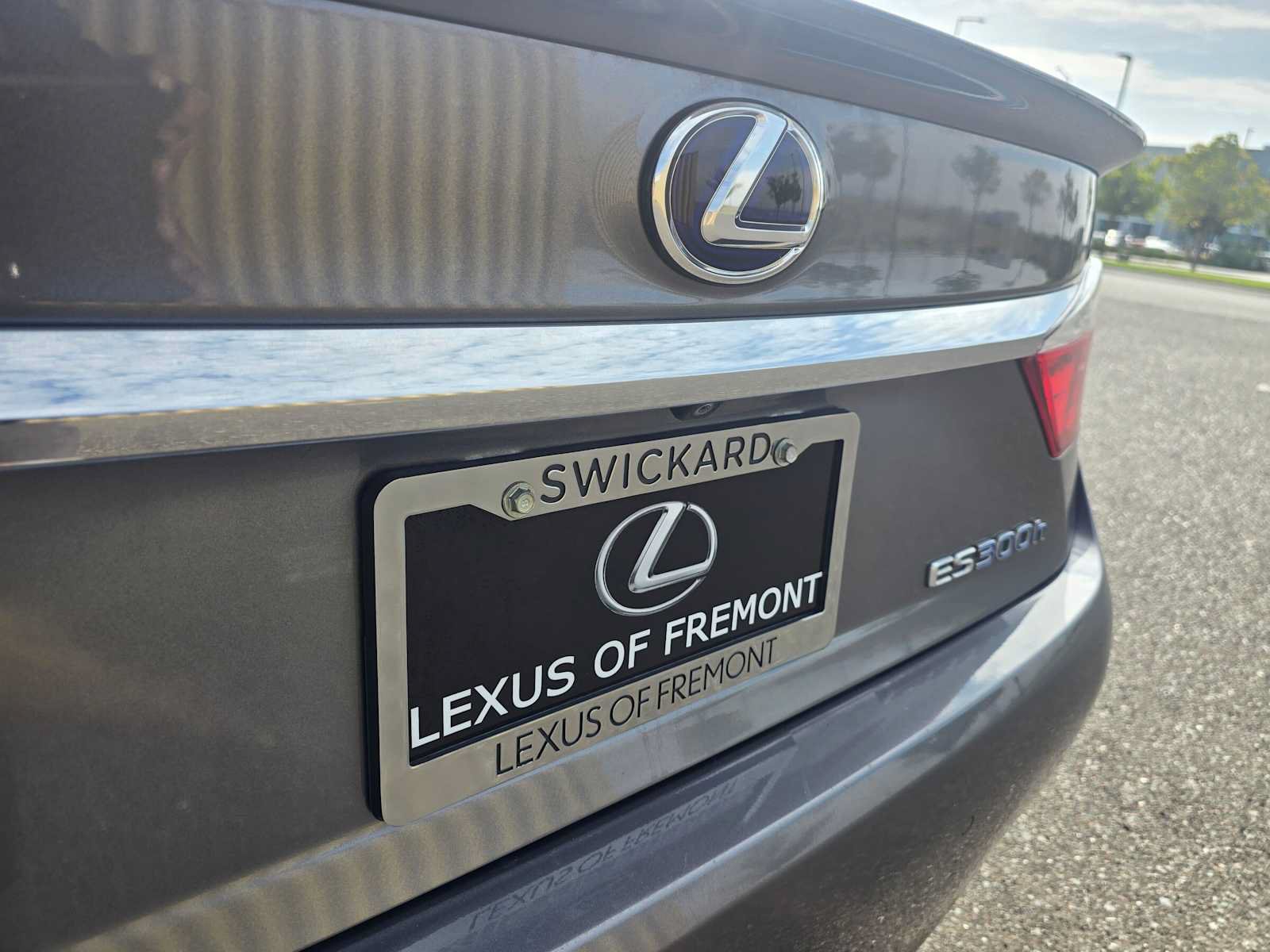 Used 2014 Lexus ES 300h w/ Luxury Package w/Bamboo Trim FWD image 13