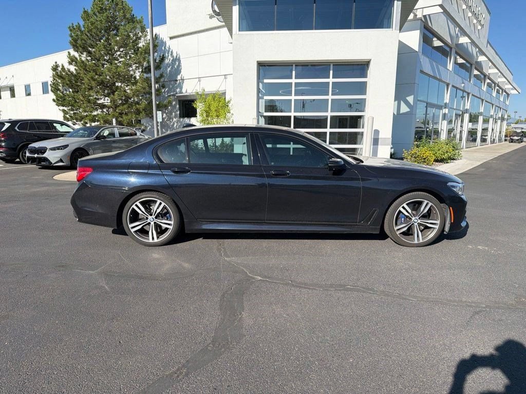 Used 2019 BMW 750i xDrive w/ Autobahn Package AWD/4WD image 6