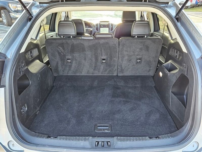 Used 2023 Ford Edge SEL image 13