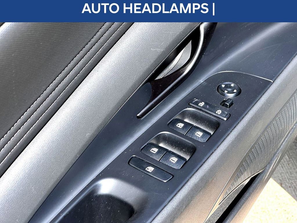 Used 2025 Hyundai Elantra Sport image 14