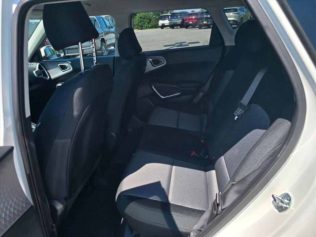 Used 2024 Kia Soul LX FWD image 12
