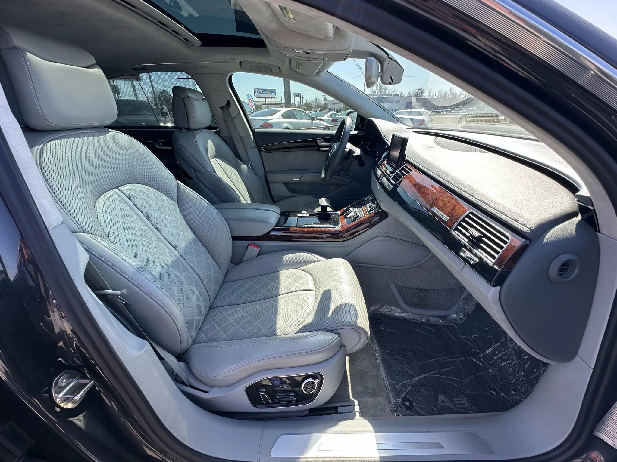 Used 2014 Audi A8 L 4.0T image 13