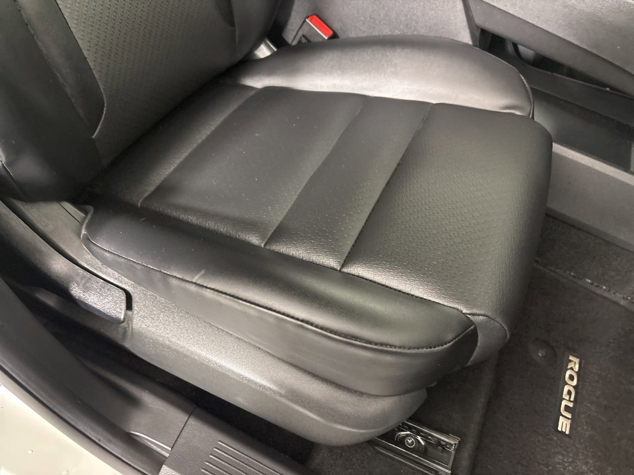 Used 2023 Nissan Rogue SV w/ SV Premium B Package image 31