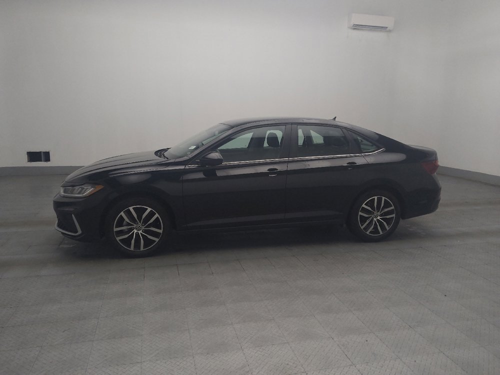 Used 2025 Volkswagen Jetta SE FWD image 2