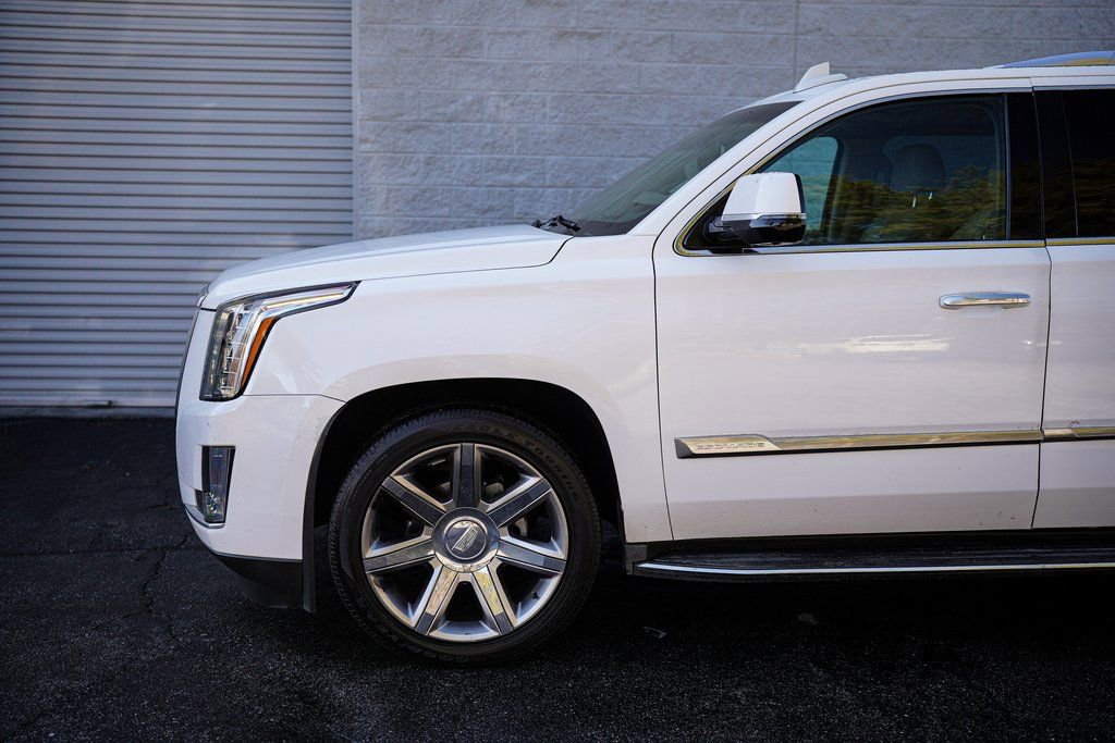 Used 2016 Cadillac Escalade Luxury image 11