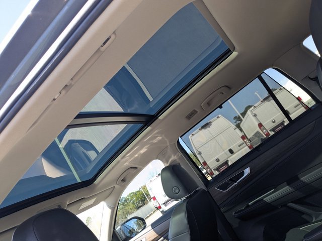 Used 2024 Volkswagen Atlas SEL Premium R-Line image 24