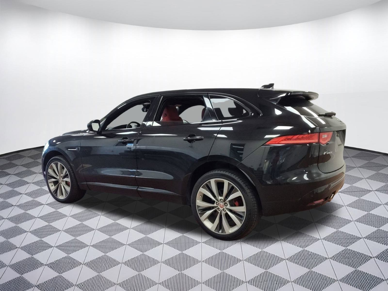Used 2017 Jaguar F-PACE S image 3