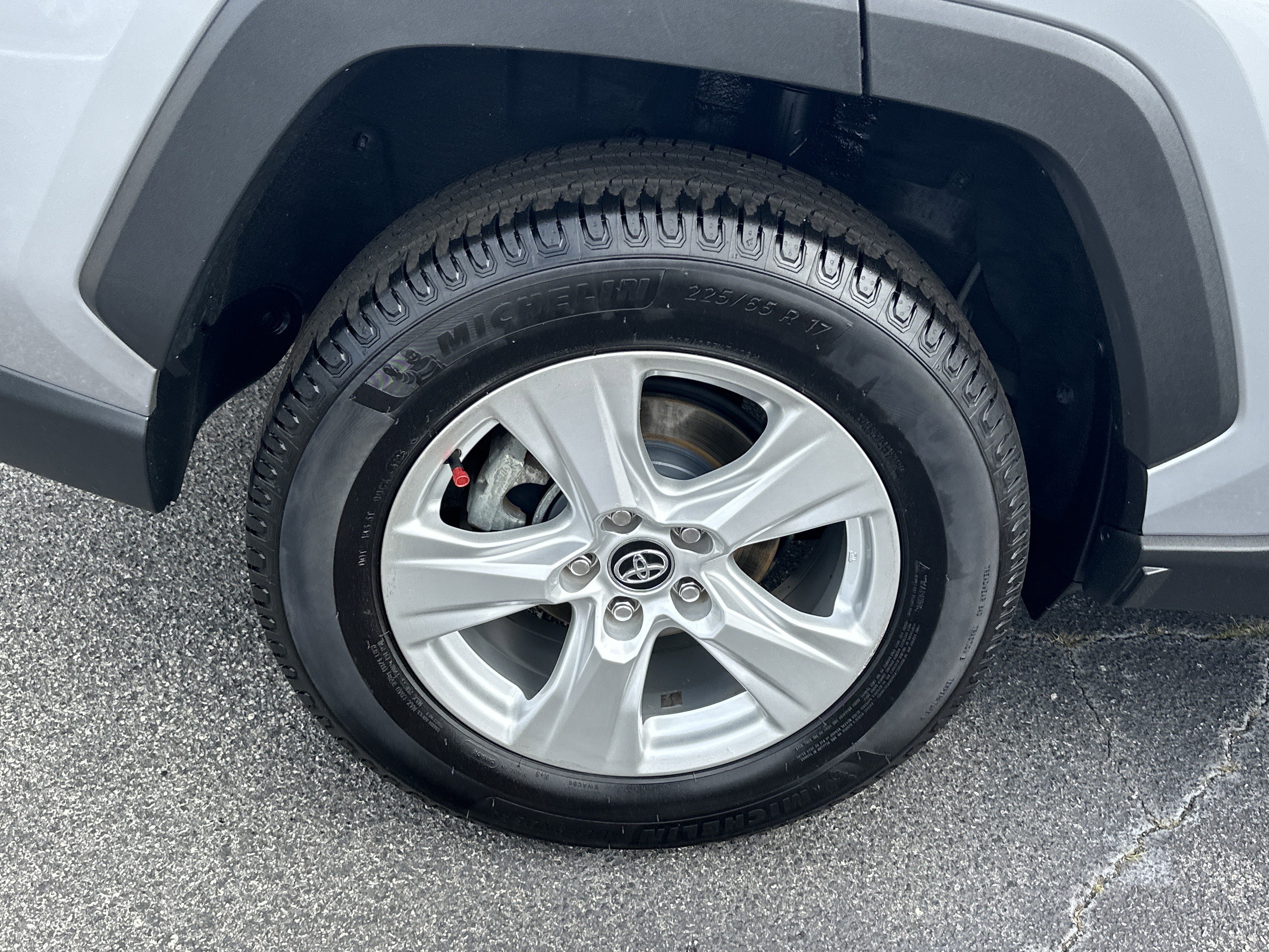 Used 2020 Toyota RAV4 XLE w/ Convenience Package FWD image 19