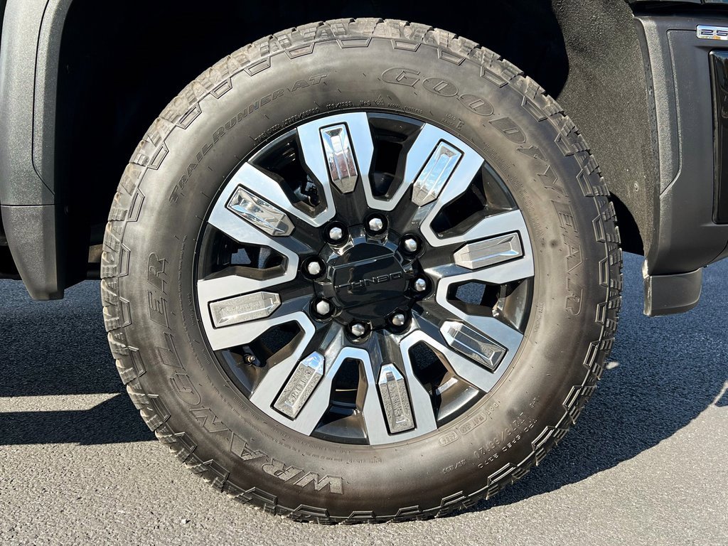 Used 2025 GMC Sierra 2500 Denali image 16
