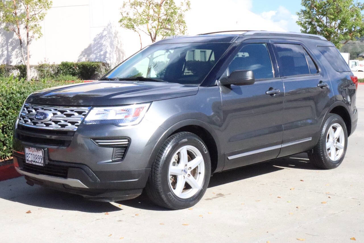 Used 2018 Ford Explorer XLT image 3