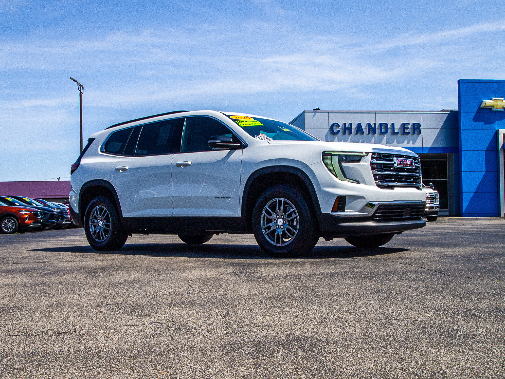 Used 2025 GMC Acadia Elevation FWD image 9