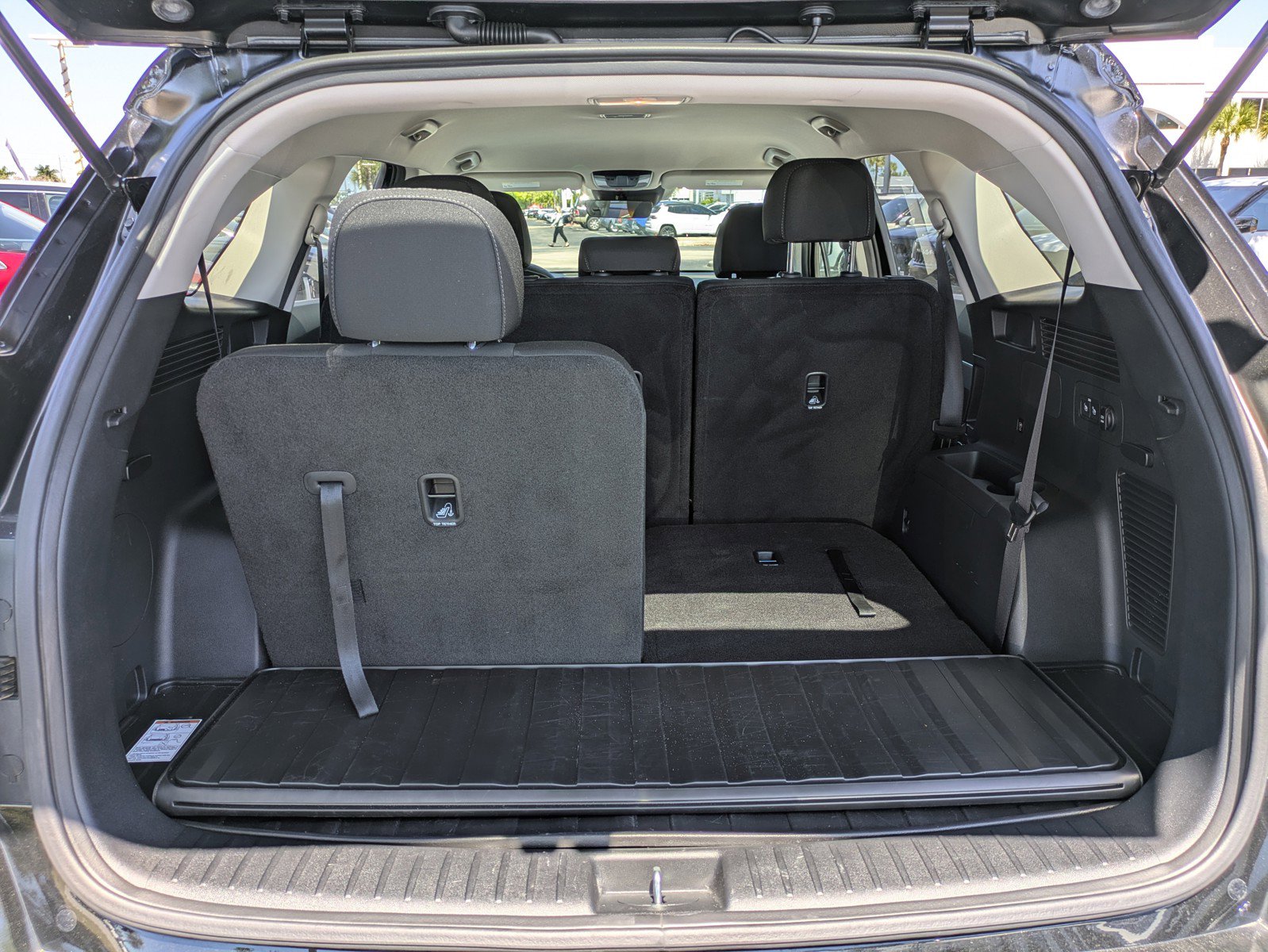 Certified 2025 Kia Sorento LX image 10