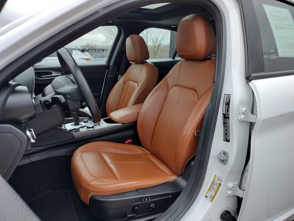 Used 2022 Alfa Romeo Giulia Ti image 11