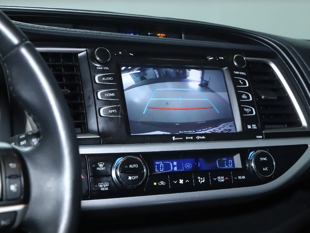 Used 2019 Toyota Highlander SE w/ Nightshade Edition AWD/4WD image 31