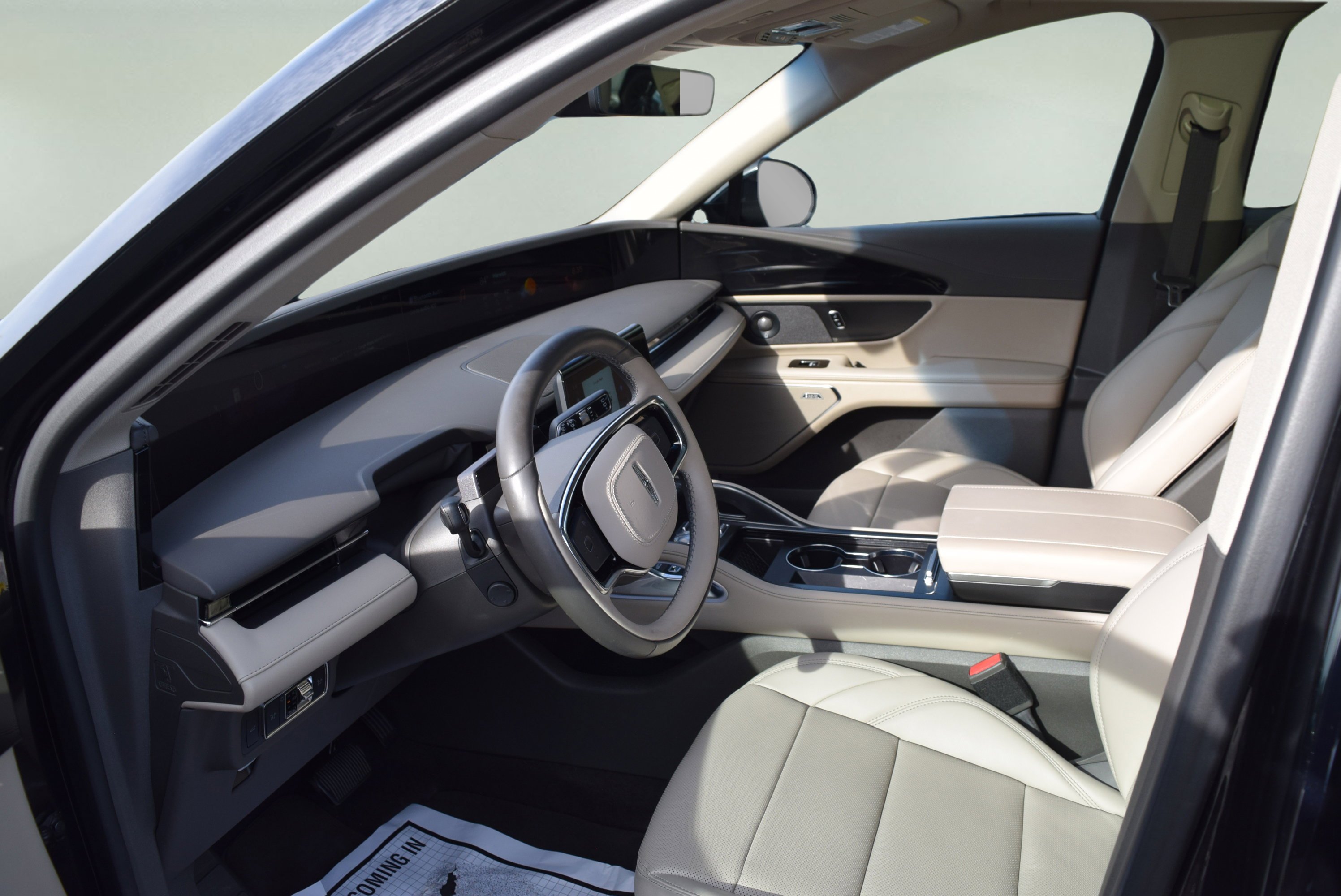 Used 2024 Lincoln Nautilus Premier w/ Equipment Group 102A image 9