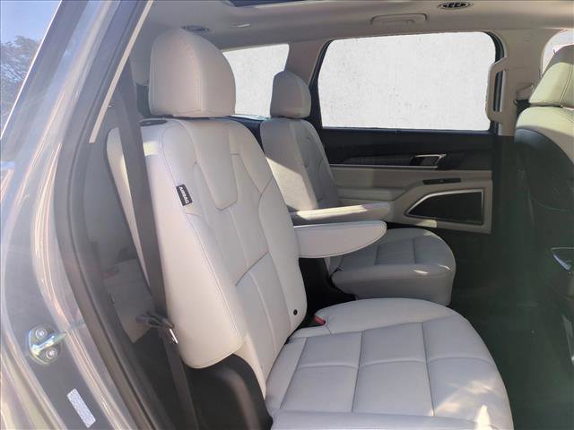 Used 2025 Kia Telluride SX w/ SX Captain's Chair Package image 24