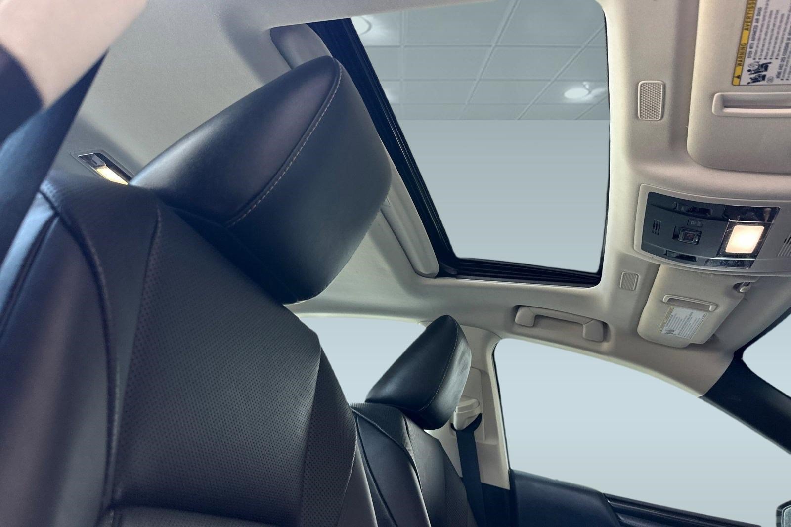Used 2022 Lexus ES 300h w/ Accessory Package FWD image 23