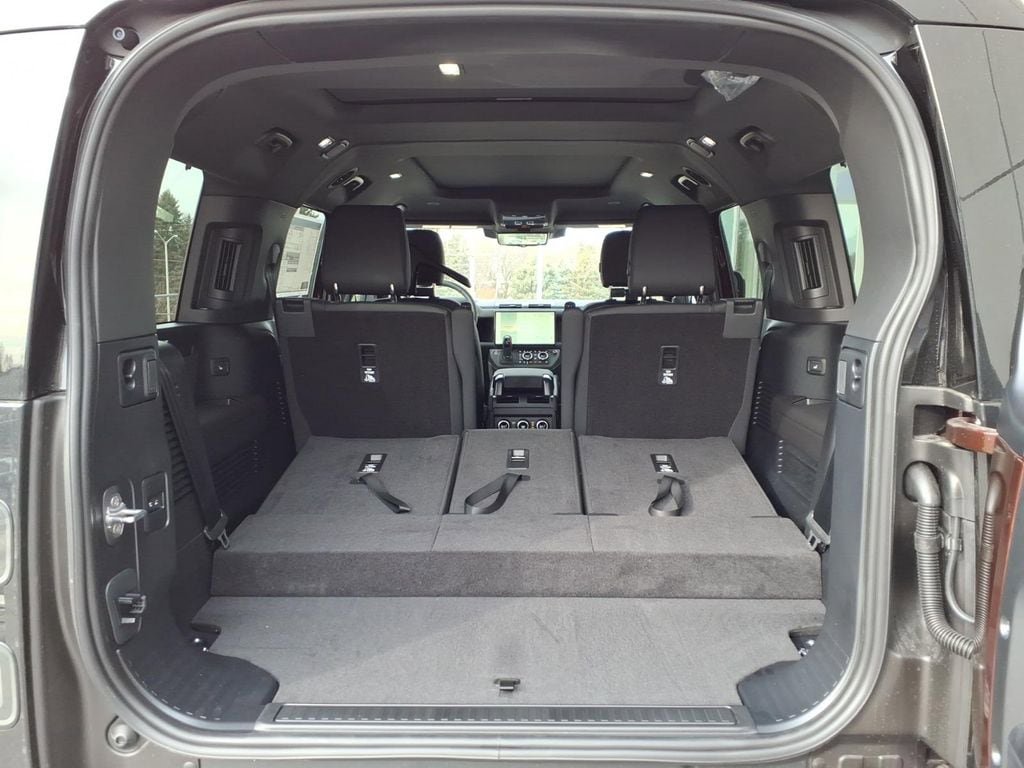 New 2026 Land Rover Defender 130 X-Dynamic SE AWD/4WD image 26