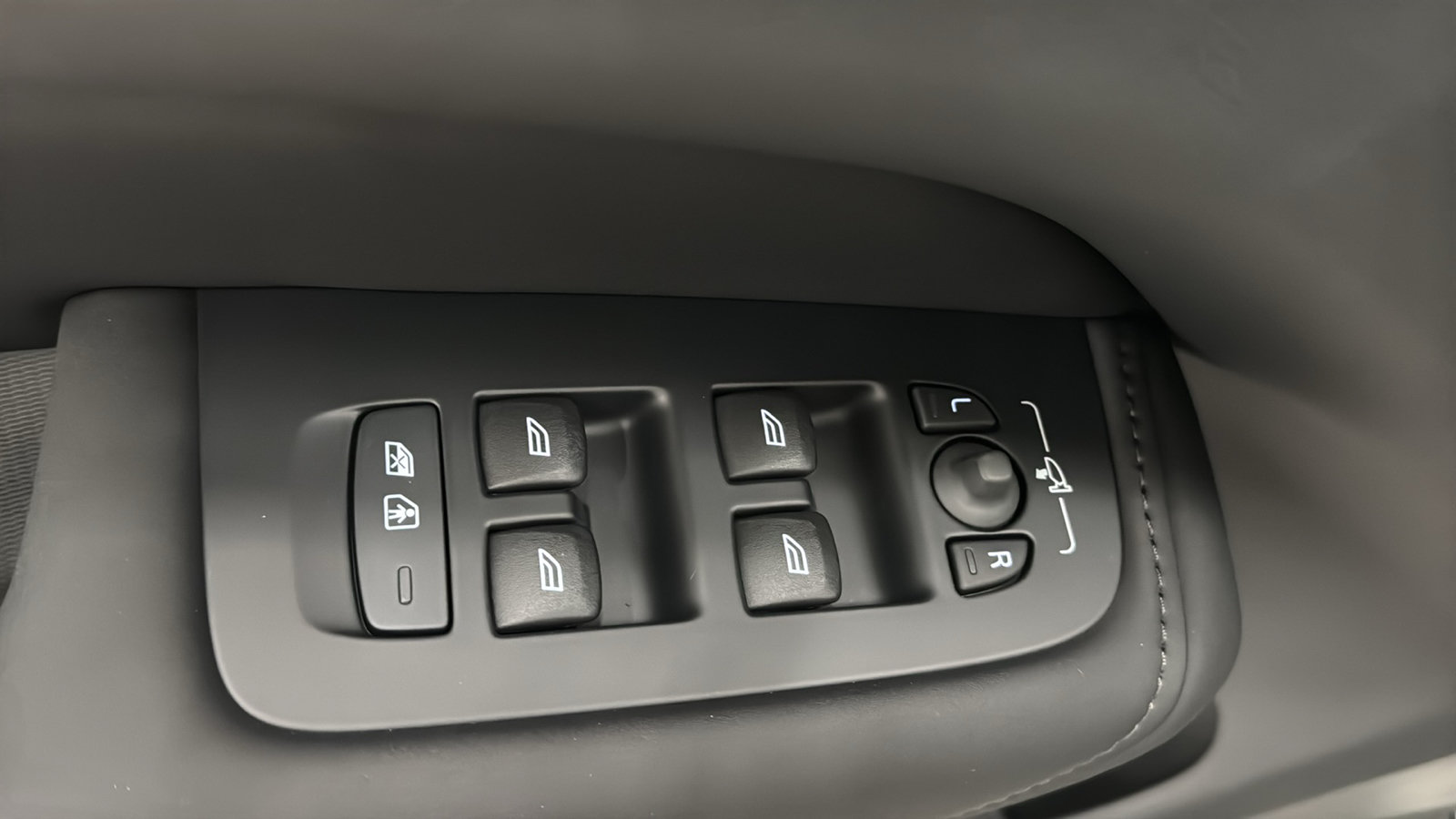 New 2027 Volvo XC60 B5 Core AWD/4WD image 22