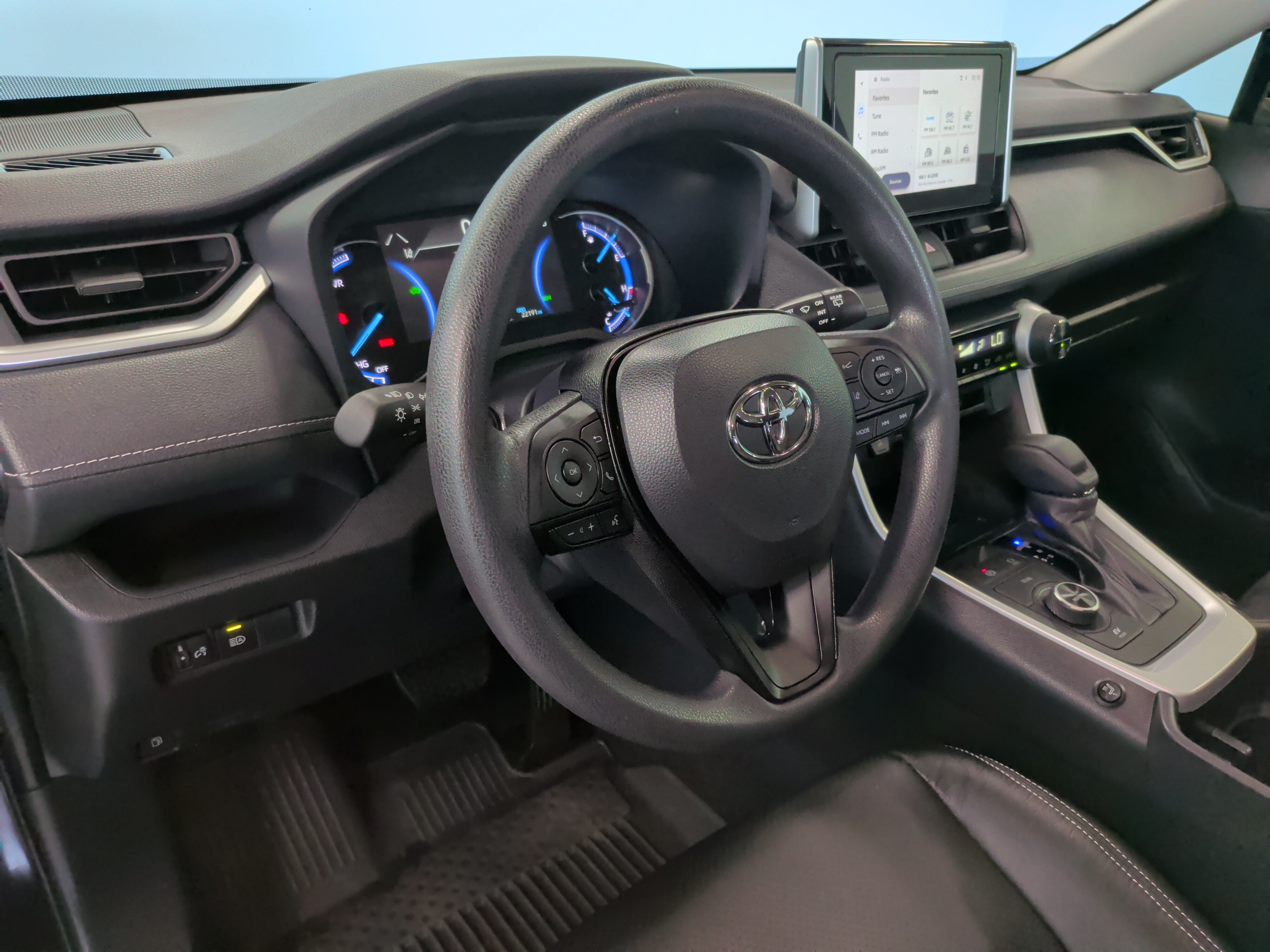 Certified 2025 Toyota RAV4 LE AWD/4WD image 16