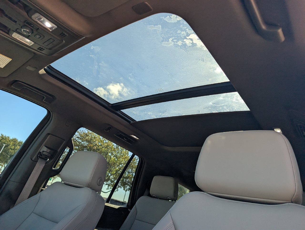 Used 2024 Chevrolet Tahoe Z71 w/ Luxury Package AWD/4WD image 27