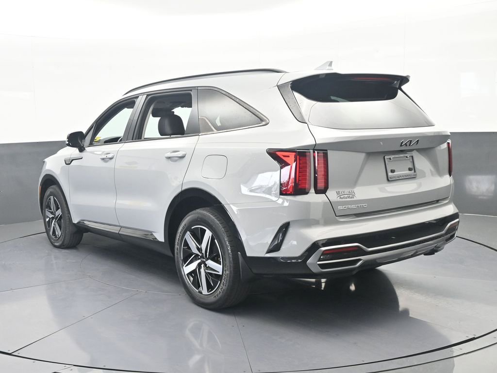 Used 2023 Kia Sorento EX FWD image 4