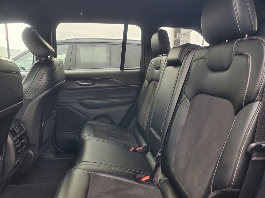 Used 2024 Jeep Grand Cherokee Altitude image 31