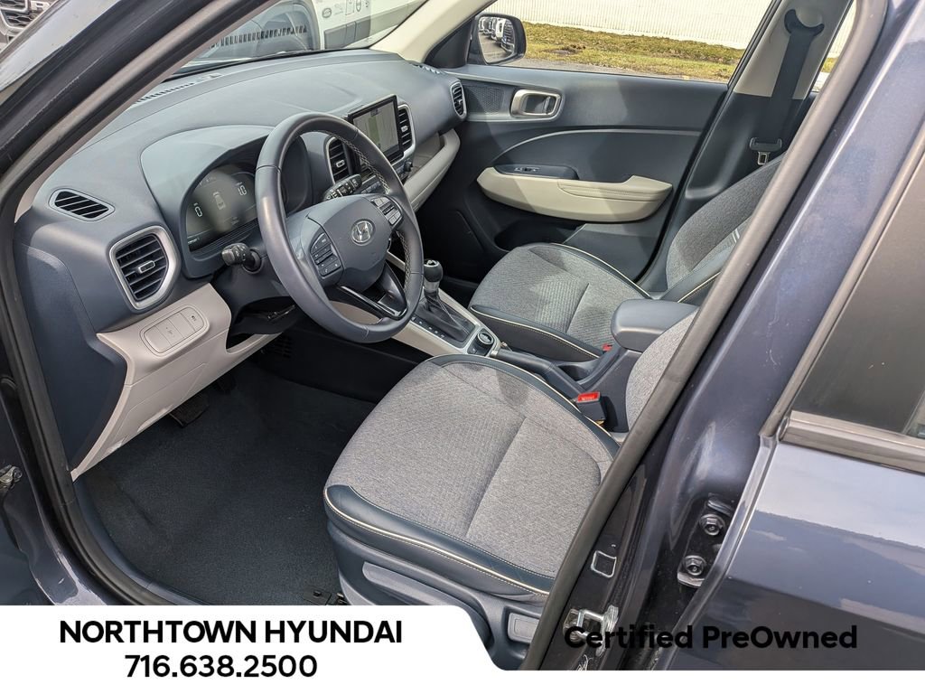 Used 2023 Hyundai Venue Limited image 12