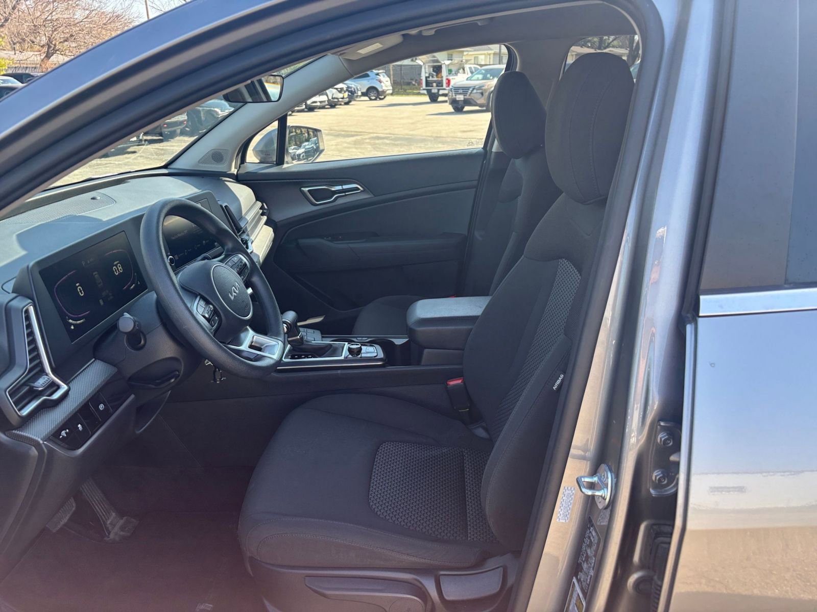 Used 2025 Kia Sportage LX image 24