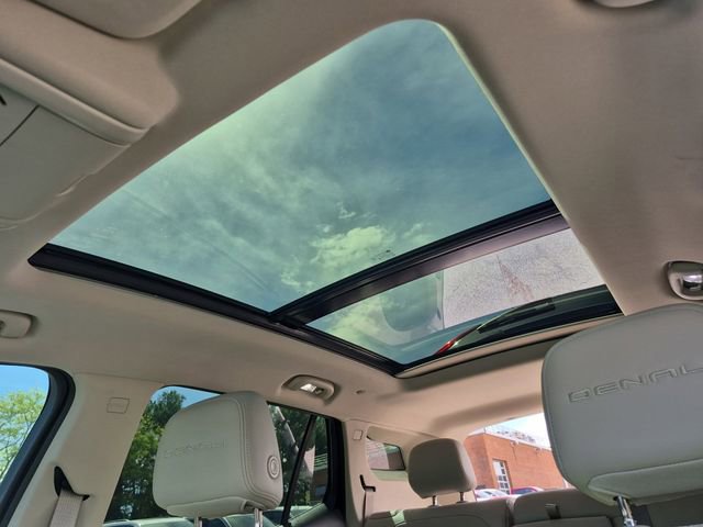 Used 2023 GMC Terrain Denali w/ Denali Premium Package image 30