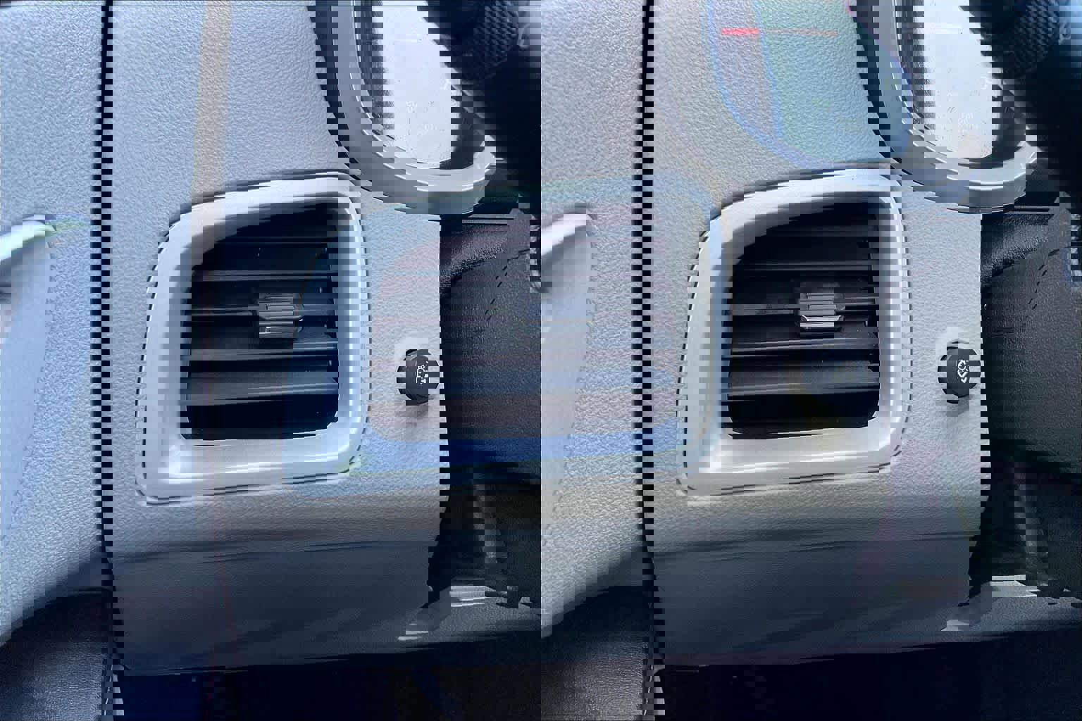 Used 2012 Chevrolet Equinox LT w/ Driver Convenience Package image 32