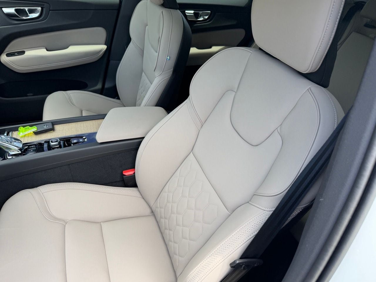 New 2026 Volvo XC60 T8 Core w/ Protection Package Premier AWD/4WD image 19