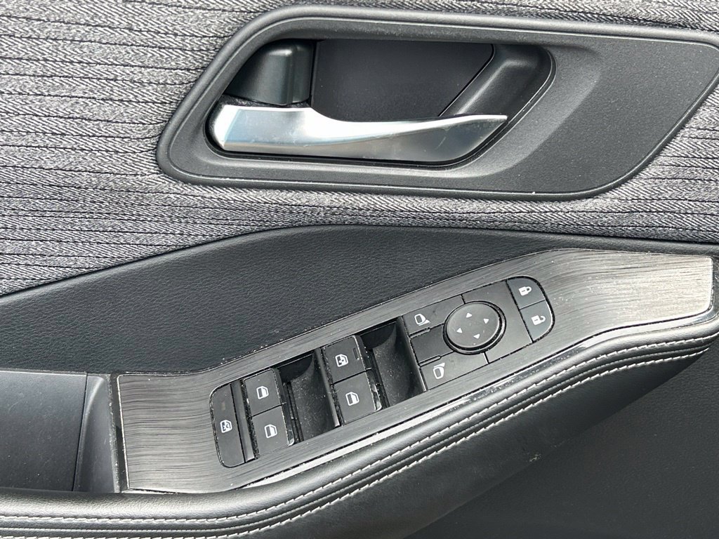 Certified 2023 Nissan Rogue SV FWD image 20