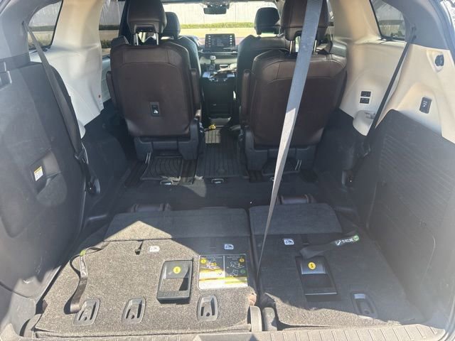 Used 2021 Toyota Sienna Platinum FWD image 15