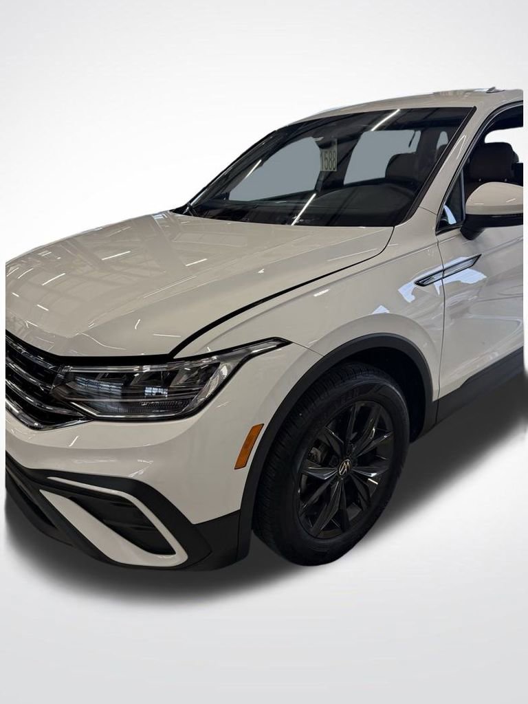 Used 2024 Volkswagen Tiguan SE image 62